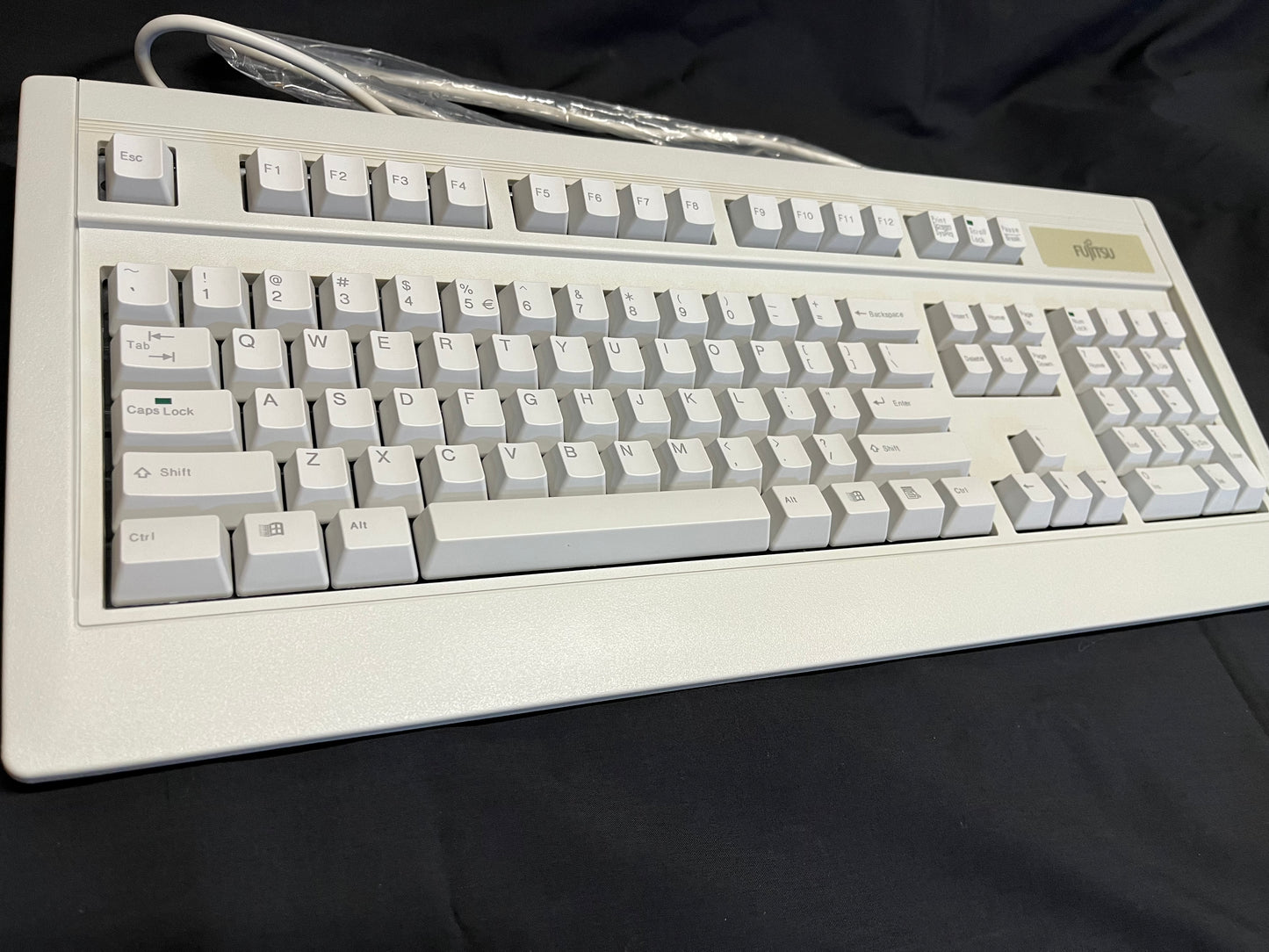 FKB4726-651, Fujitsu FKB4725 Series Full Size Mechanical Click PS2 Keyboard