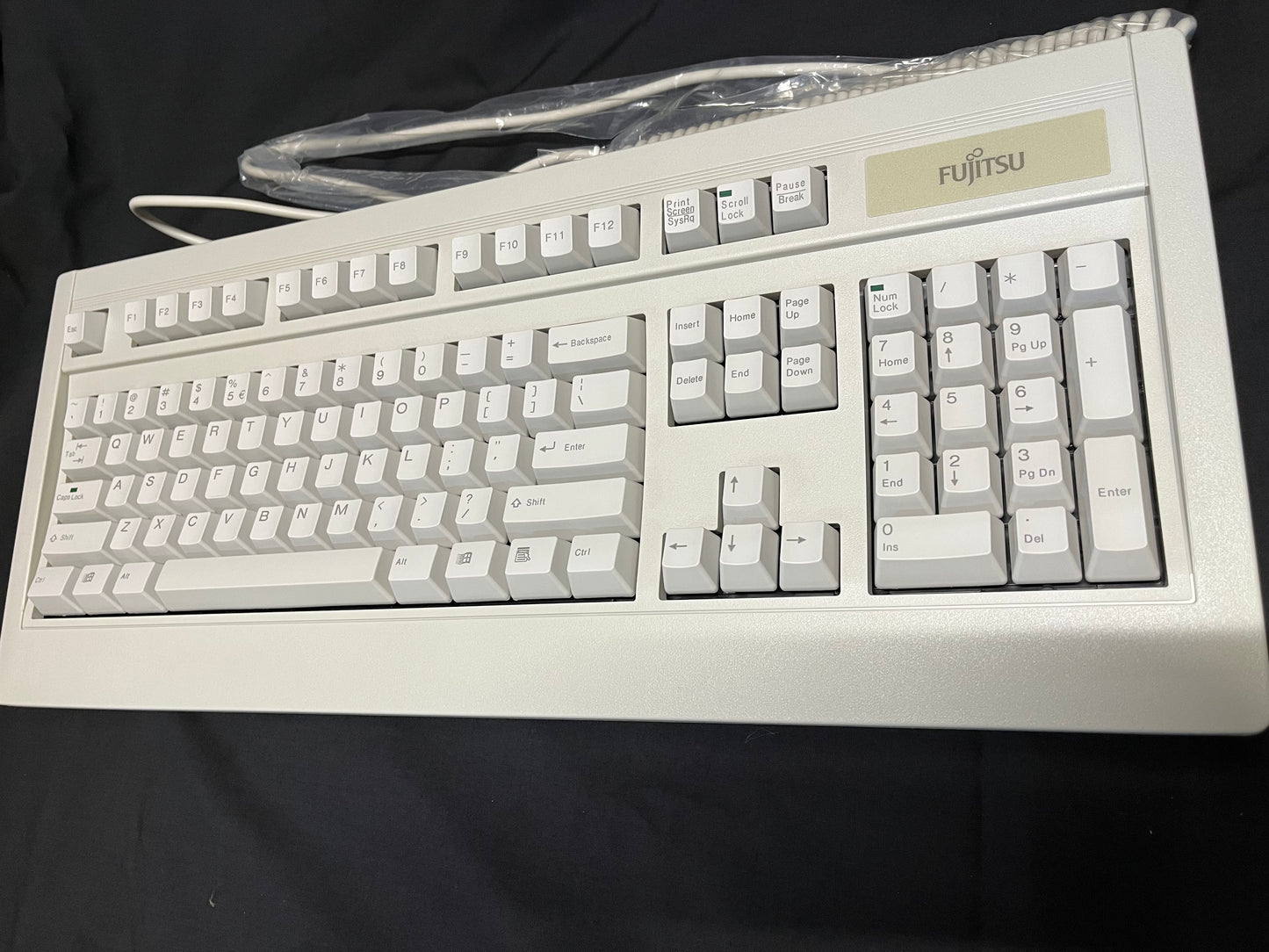 FKB4726-651, Fujitsu FKB4725 Series Full Size Mechanical Click PS2 Keyboard