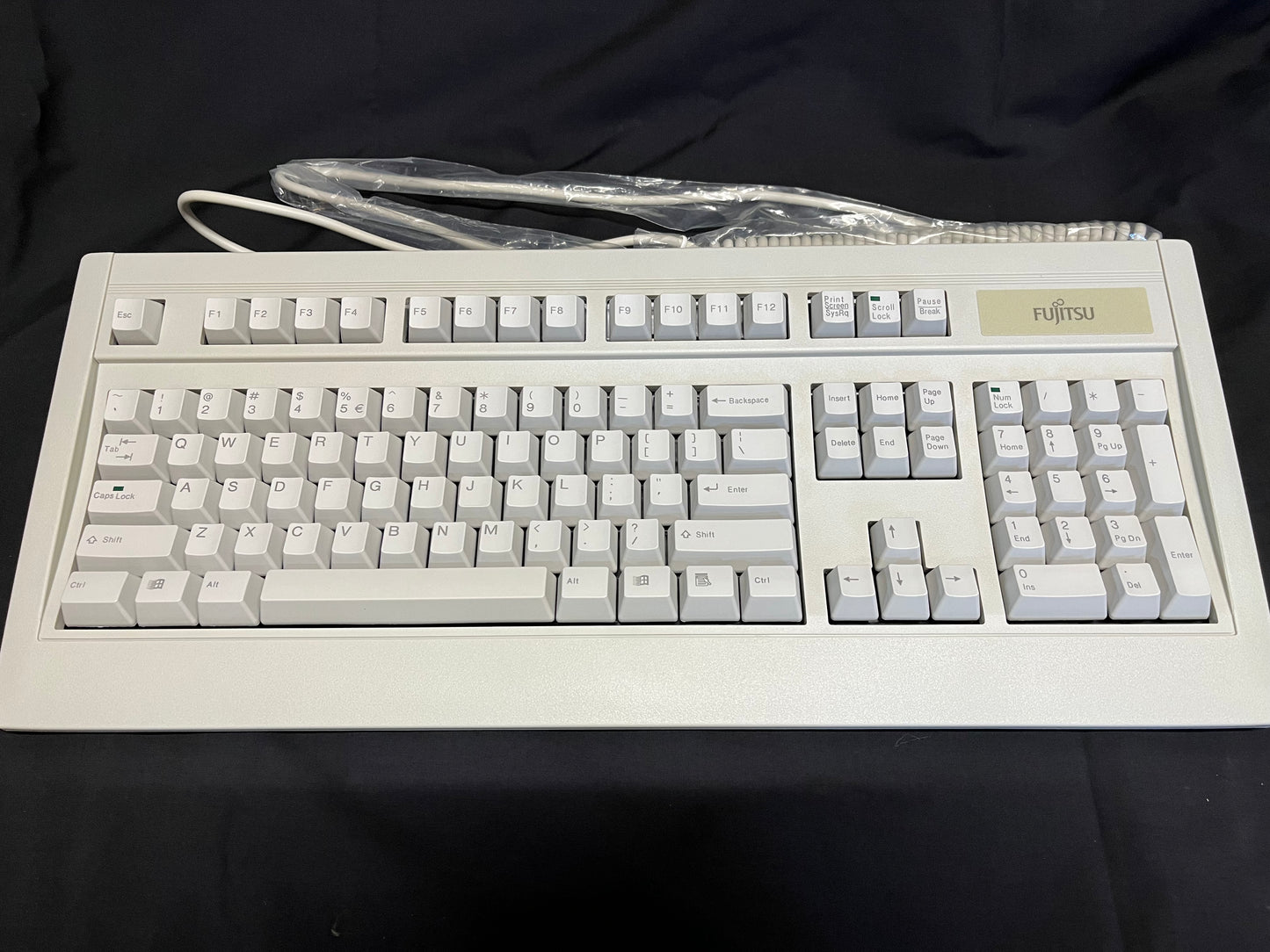 FKB4726-651, Fujitsu FKB4725 Series Full Size Mechanical Click PS2 Keyboard